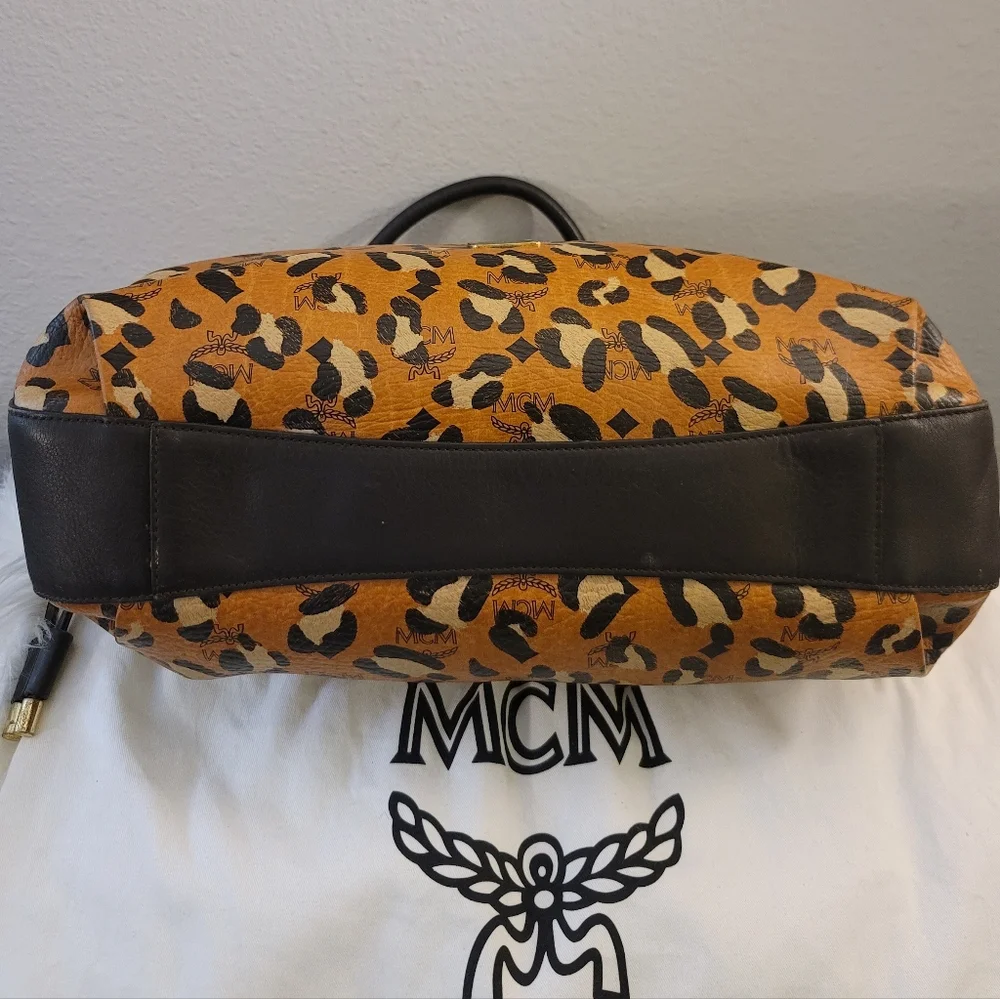 🖤🔥MCM Leopard Print Drawstring  2 Way Satchel Crossbody Bag and Wallet🔥🖤